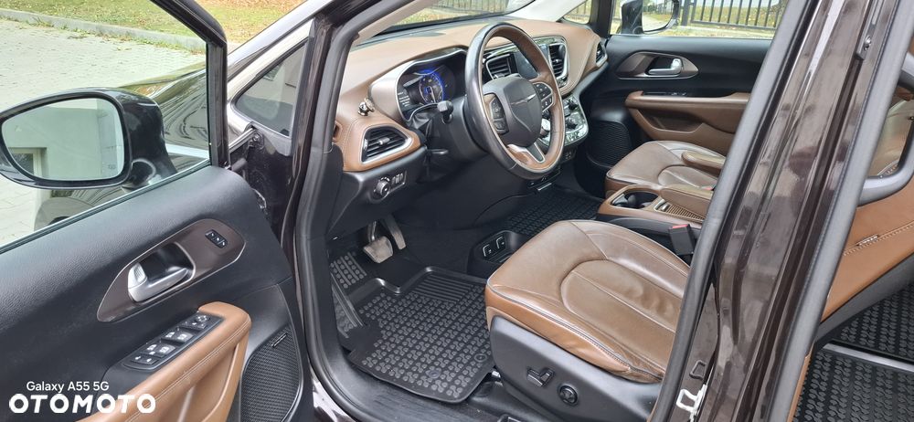 Chrysler Pacifica - 5