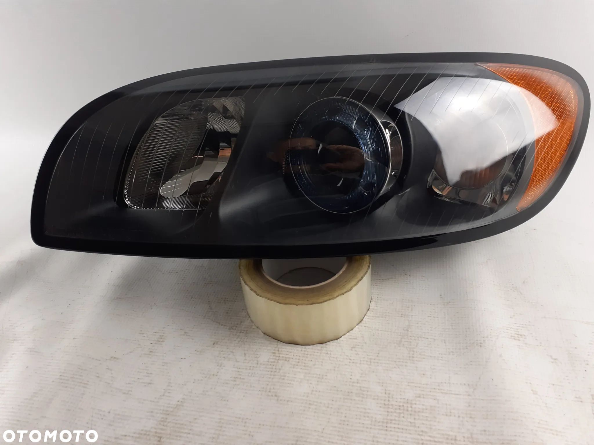 Volvo C70 06-13r Lampa lewa xenon - 1