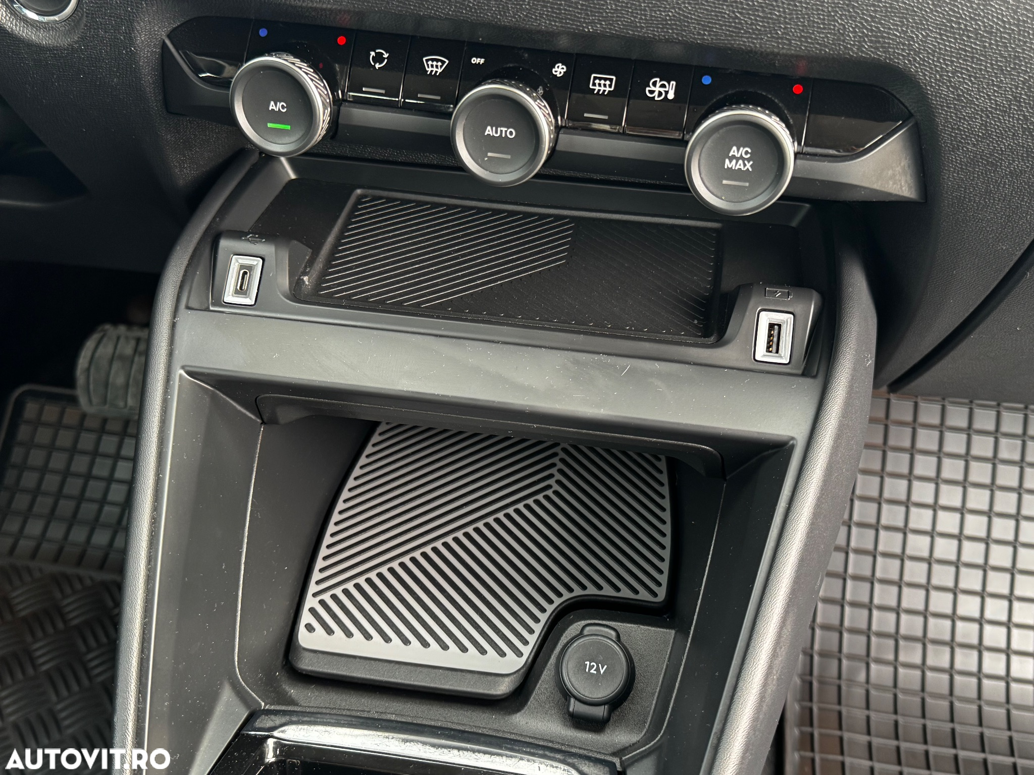 Citroën C4 1.2 PureTech S&S EAT8 Shine - 23