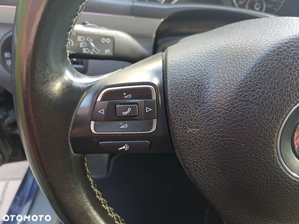 Volkswagen Touran 2.0 TDI DPF BlueMotion Technology Cup - 11