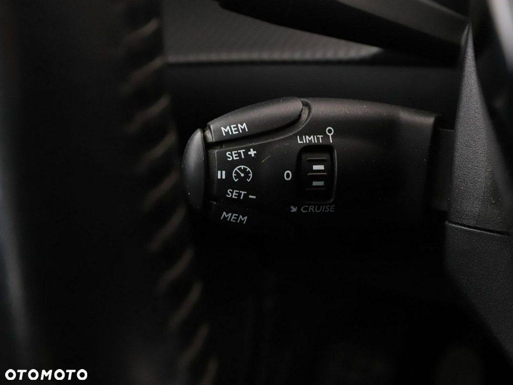 Peugeot 208 PureTech 100 Allure - 34