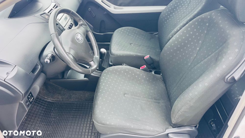 Toyota Yaris - 13