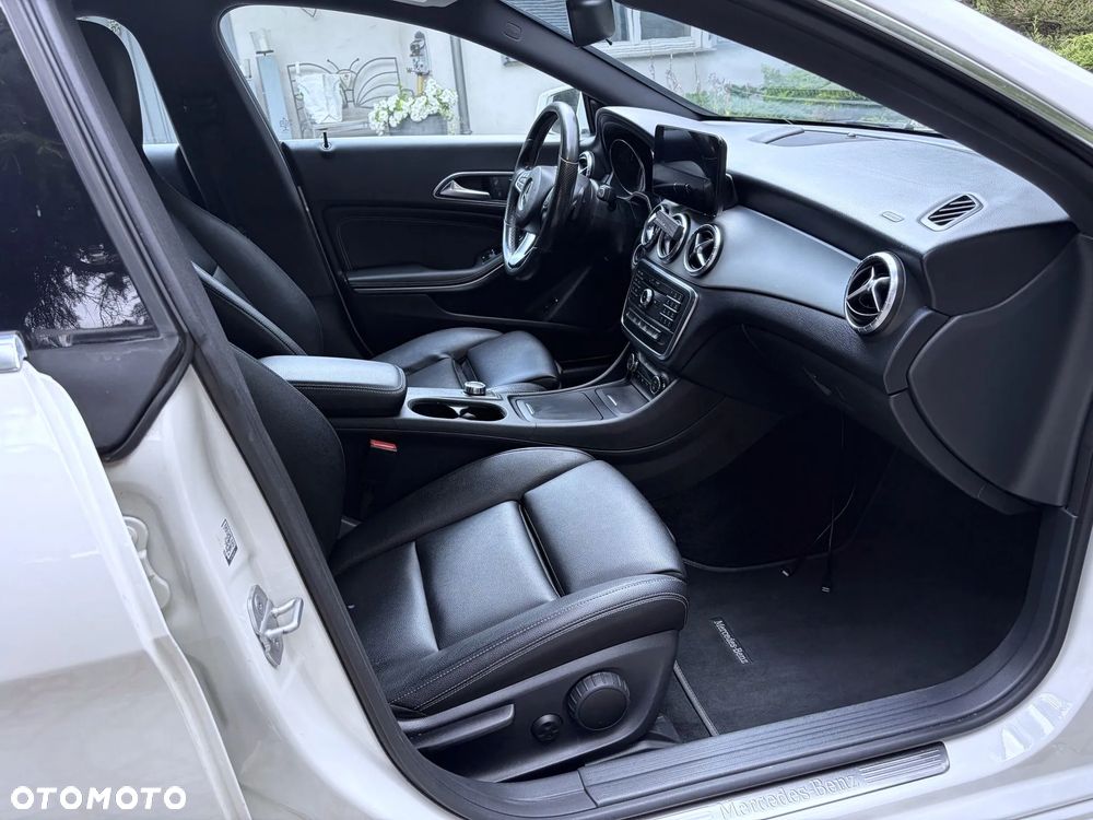 Mercedes-Benz CLA 250 4-Matic - 14