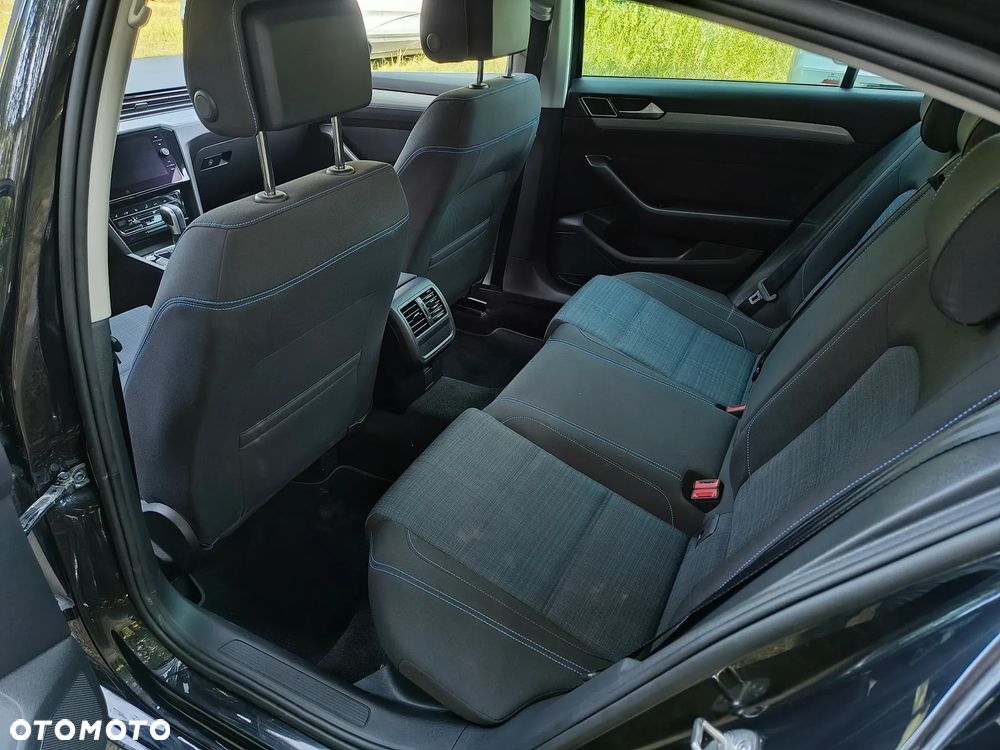 Volkswagen Passat - 18