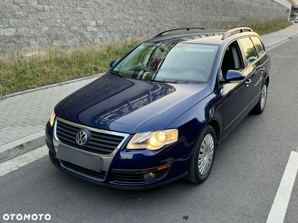 Volkswagen Passat - 1