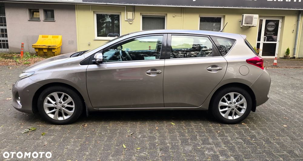 Toyota Auris 1.6 Prestige - 12