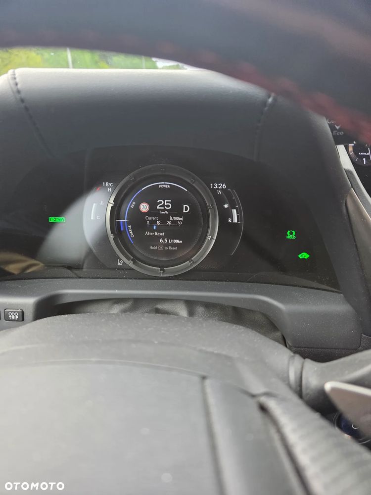 Lexus ES 300h F Sport - 16