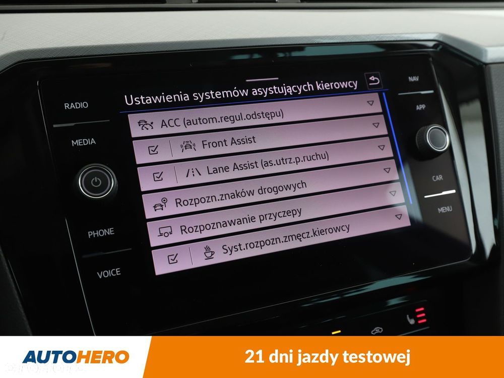 Volkswagen Passat - 24