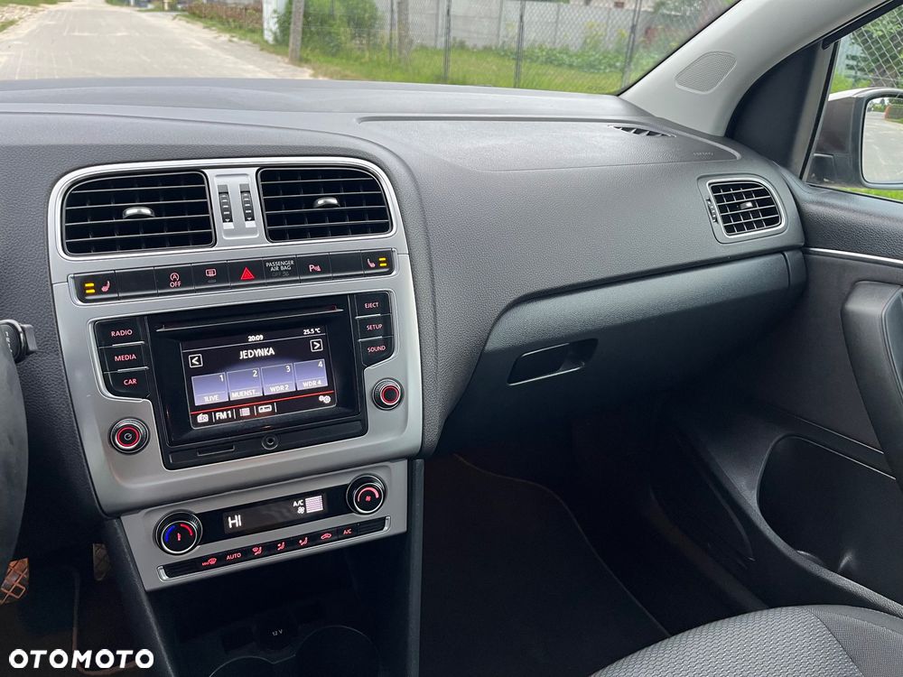 Volkswagen Polo 1.2 TSI Blue Motion Technology Lounge - 21