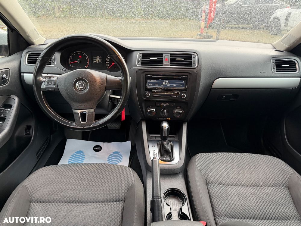 Volkswagen Jetta - 4