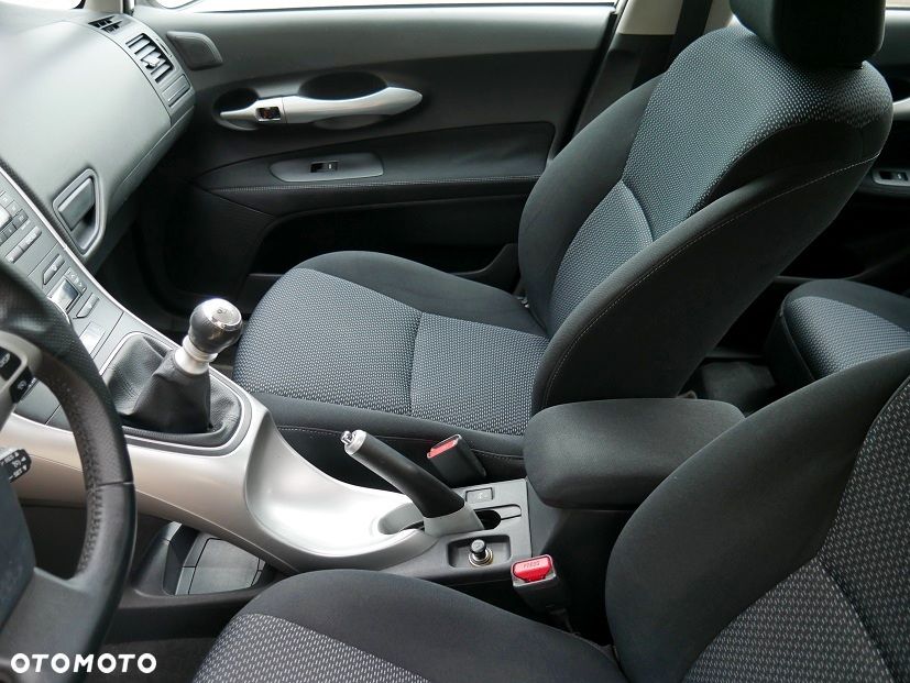 Toyota Auris 1.6 Executive - 25