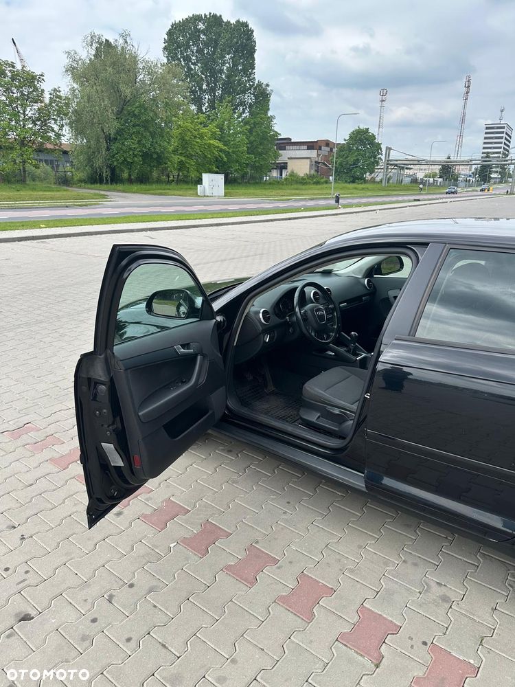 Audi A3 Sportback 1.6 TDI DPF Ambiente - 9