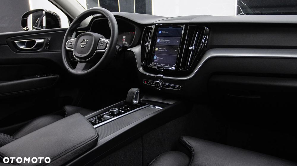 Volvo XC 60 B4 D Momentum Pro - 19