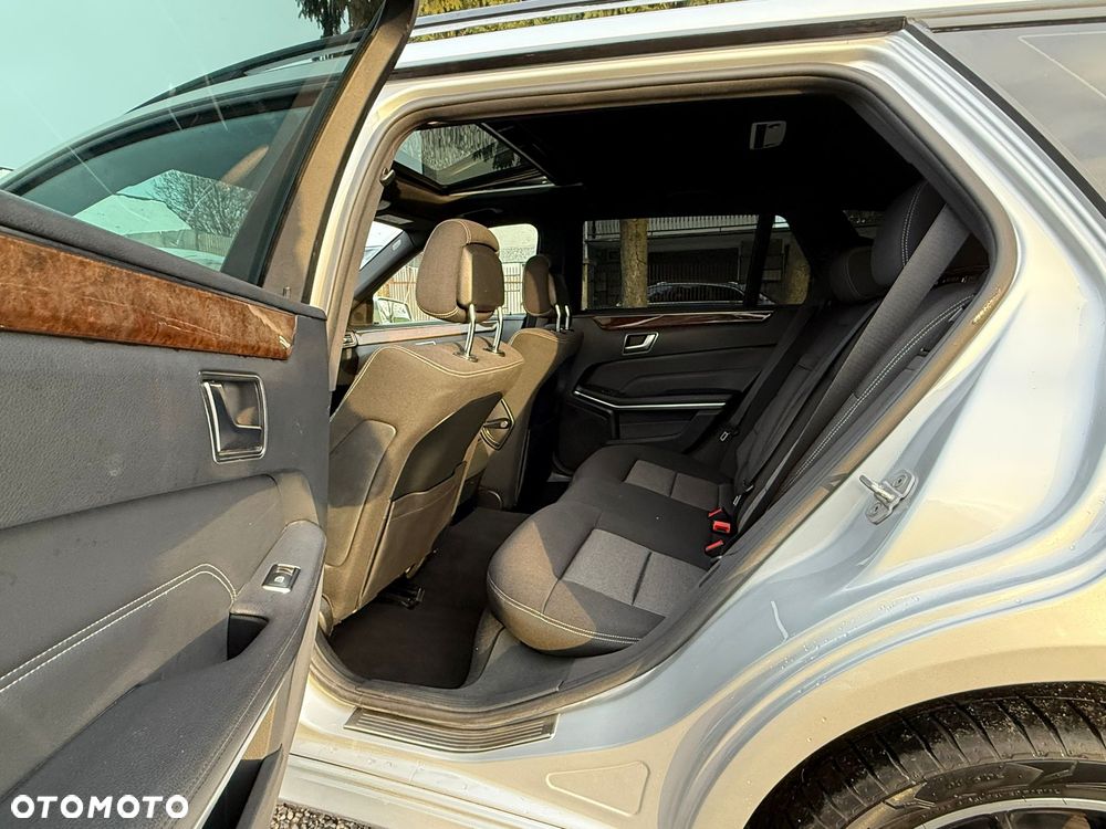 Mercedes-Benz Klasa E 220 BlueTEC 4Matic 7G-TRONIC Avantgarde - 29