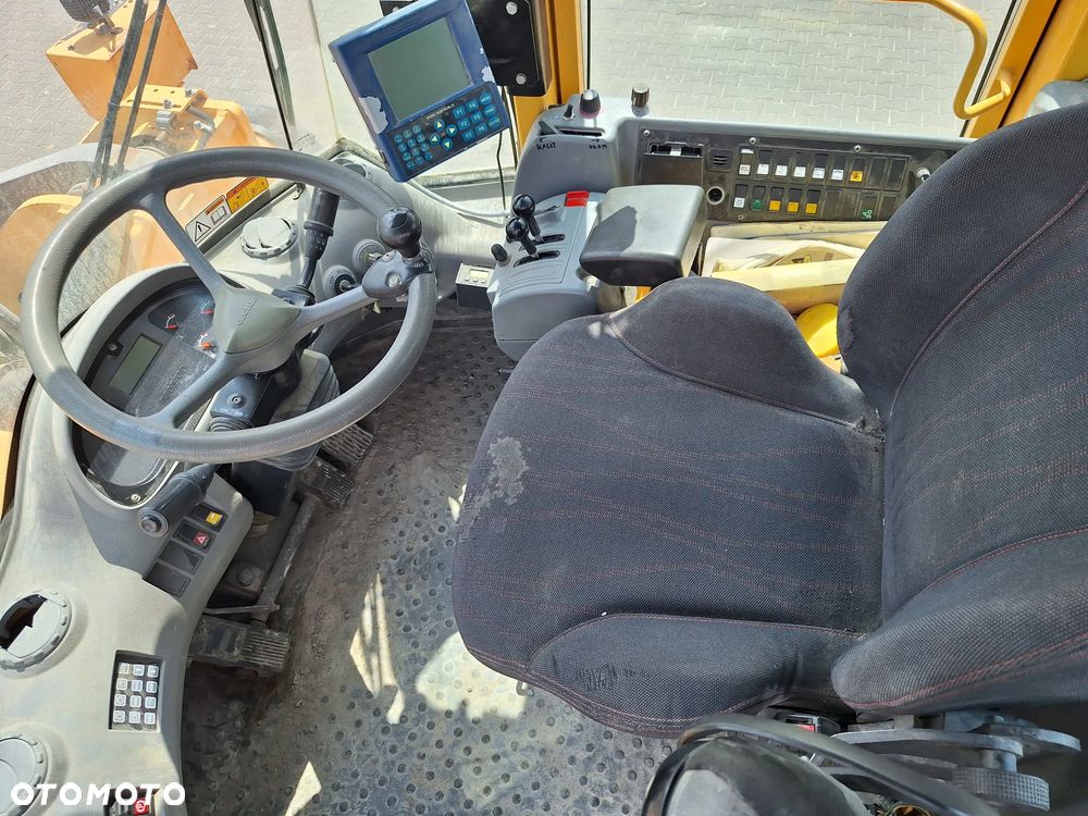 Volvo L180E - 16