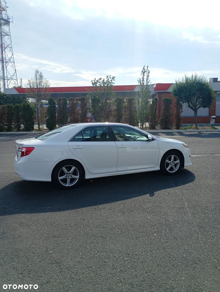 Toyota Camry - 6