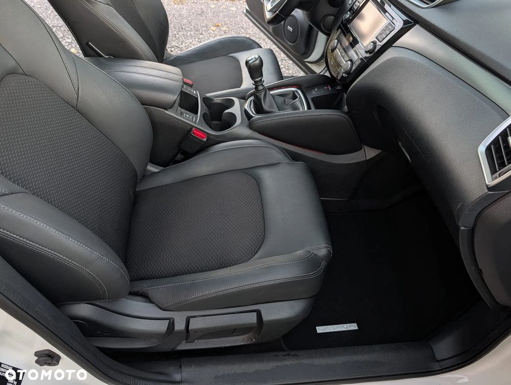 Nissan Qashqai 1.6 DIG-T Tekna - 16