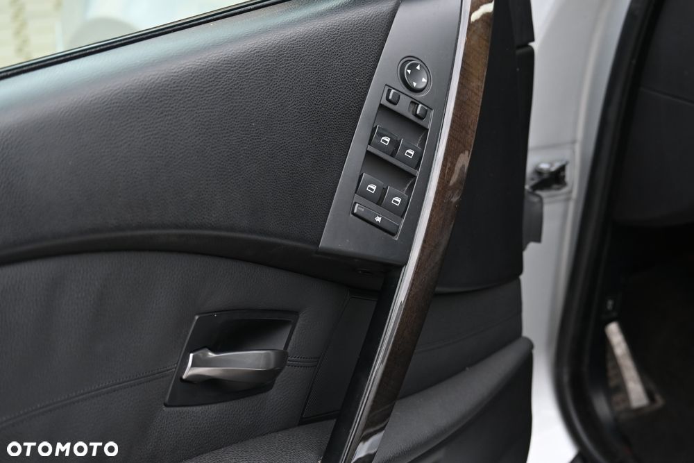 BMW Seria 5 530i - 30