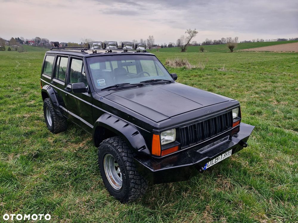 Jeep Cherokee - 1