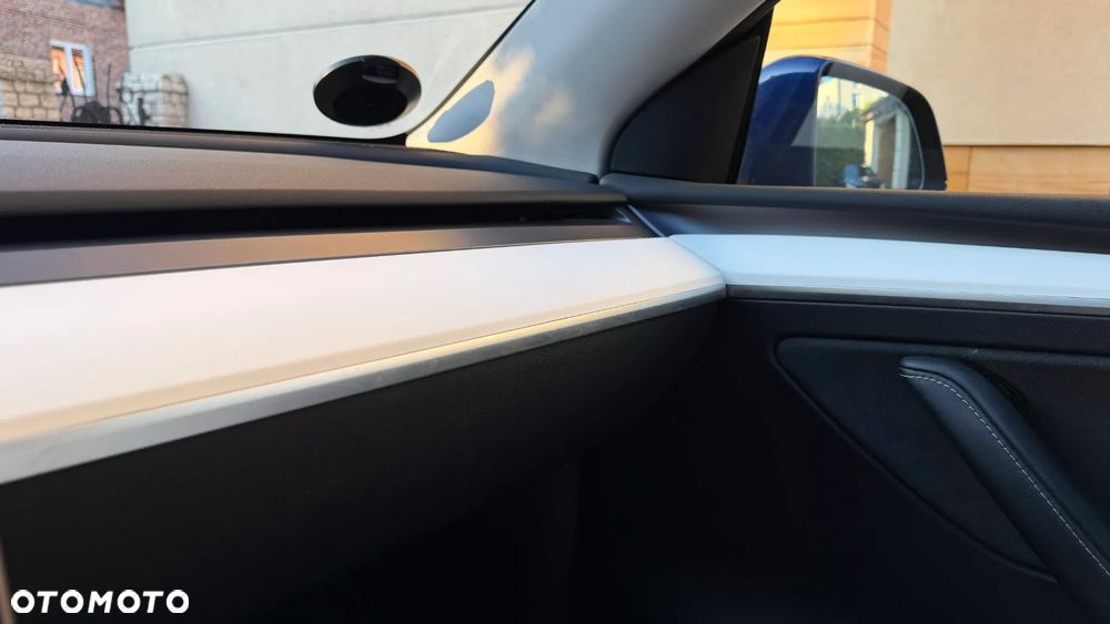Tesla Model Y Long Range AWD - 32