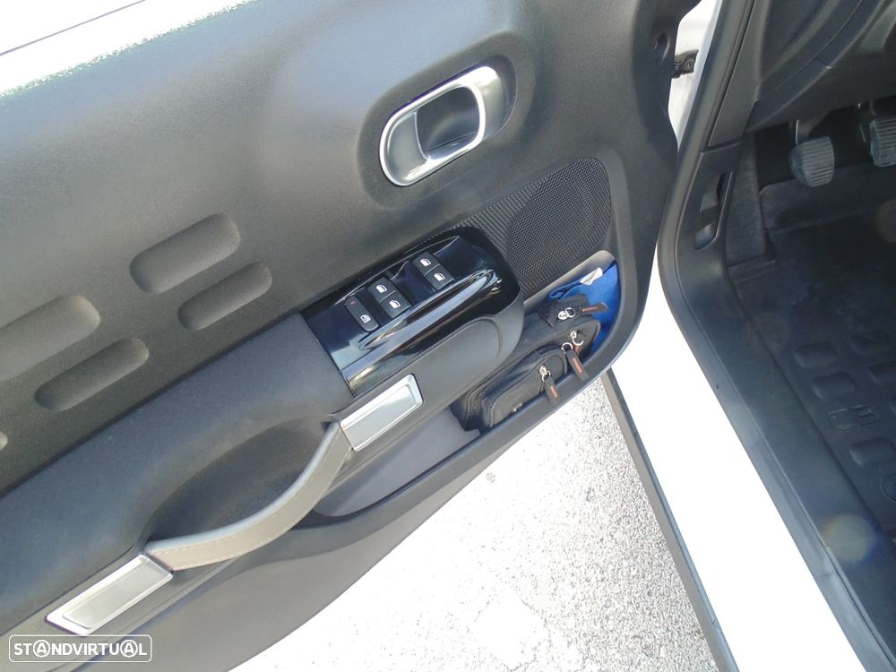 Citroën C3 1.2 PureTech Shine - 22