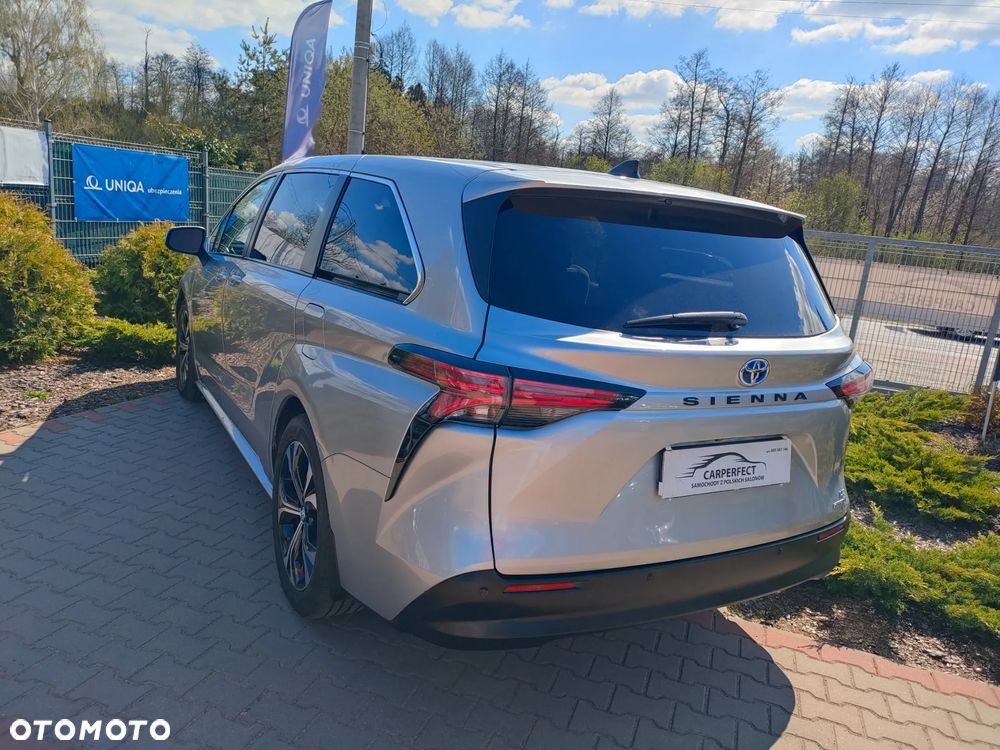 Toyota Sienna - 12