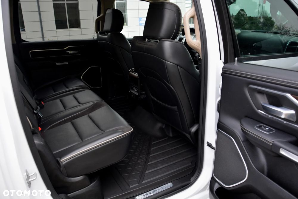 Dodge RAM - 8