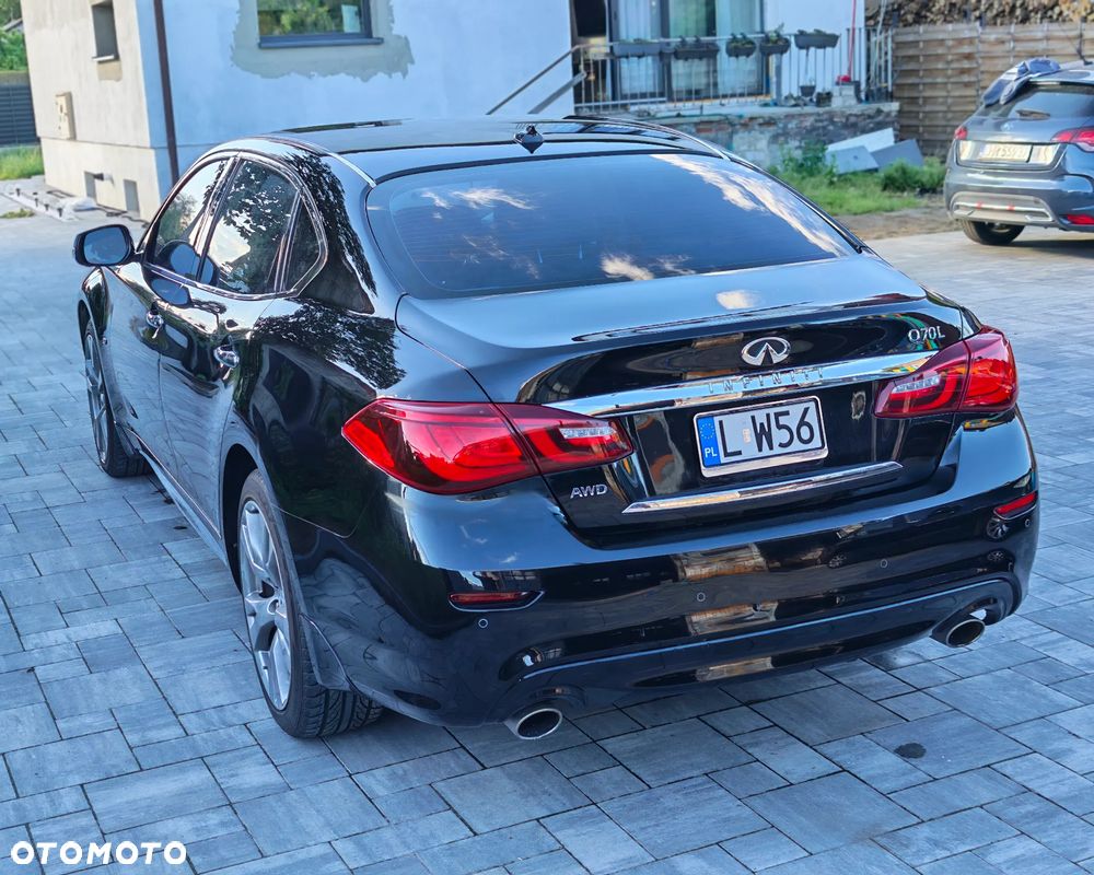 Infiniti Q70 - 11