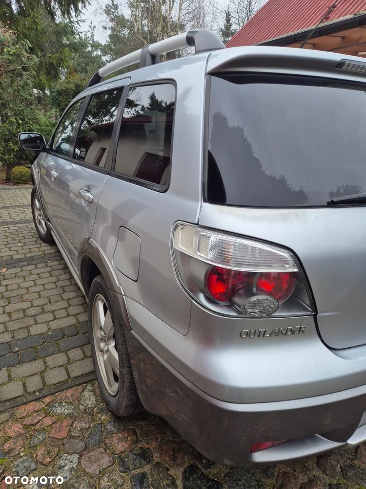 Mitsubishi Outlander 2.0 Comfort 4WD - 23