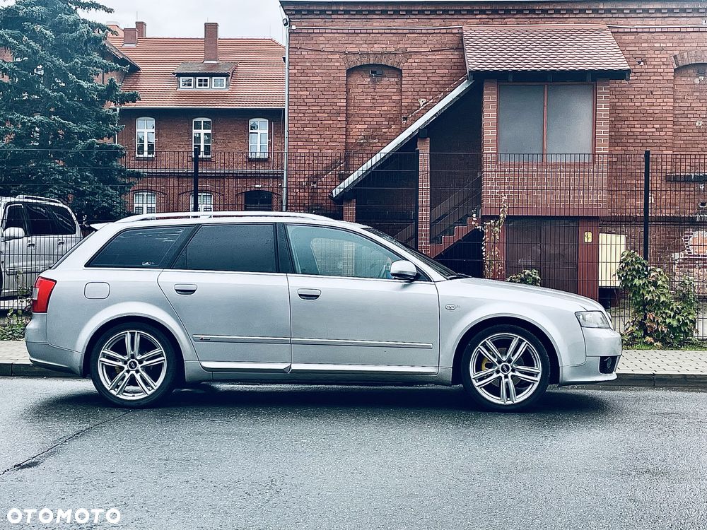 Audi A4 Limousine - 1