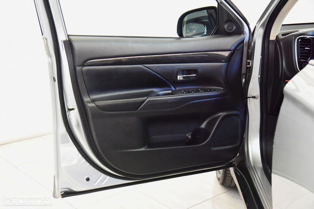Mitsubishi Outlander 2.2 DI-D Intense - 34