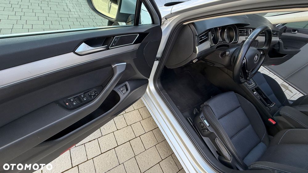 Volkswagen Passat - 20
