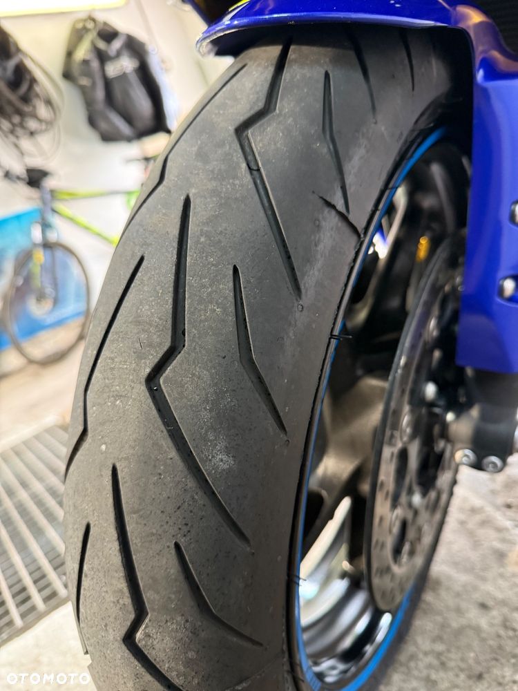 Yamaha R1 - 20
