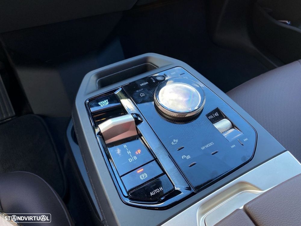 BMW iX xDrive 50 Pack Desportivo - 17