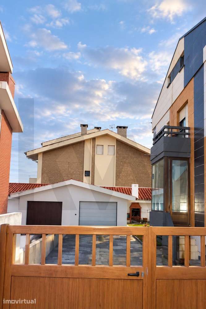 TORREIRA | PRÉDIO COM 4 APARTAMENTOS | OPORTUNIDADE DE INVESTIMENTO E - Grande imagem: 4/43