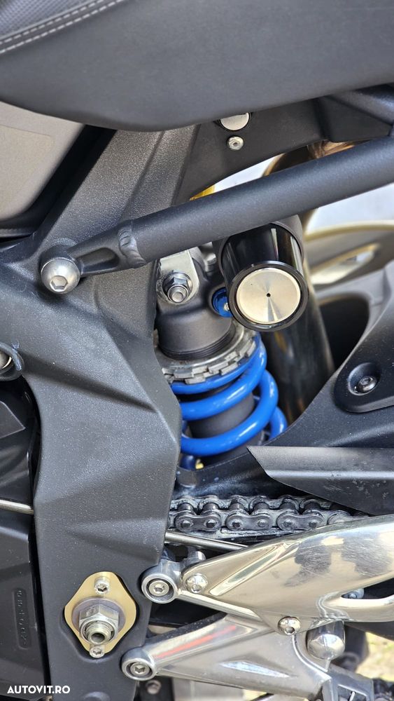 Triumph Street Triple R - 8