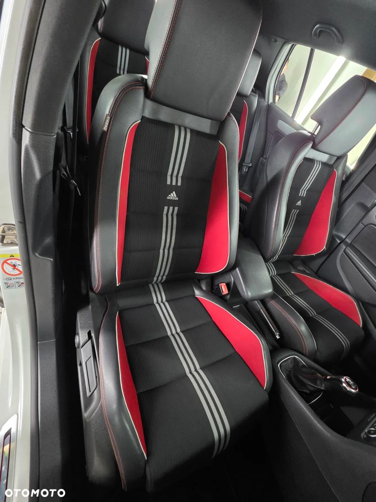 Volkswagen Golf 2.0 GTI adidas - 13