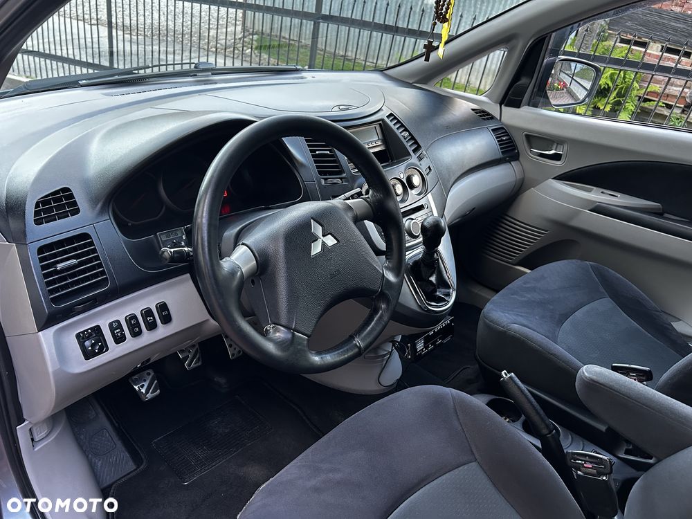 Mitsubishi Grandis - 6