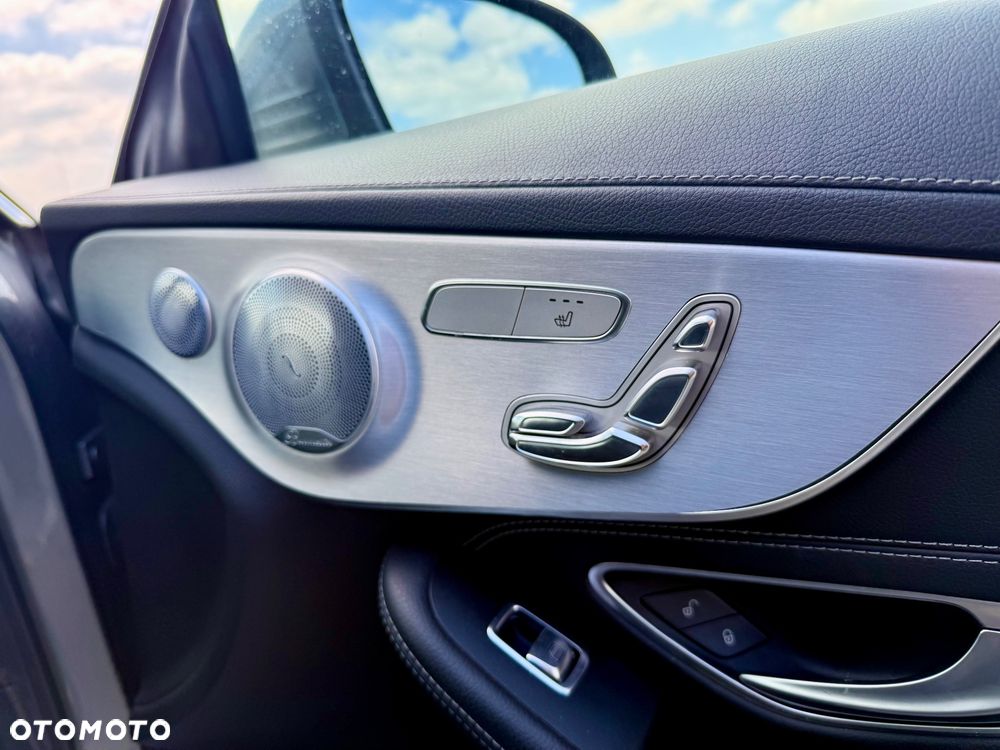 Mercedes-Benz Klasa C 300 7G-TRONIC AMG Line - 19