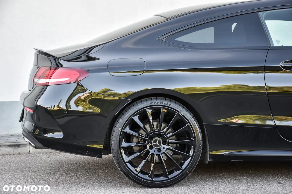 Mercedes-Benz Klasa C 300 Coupe 9G-TRONIC Night Edition - 15