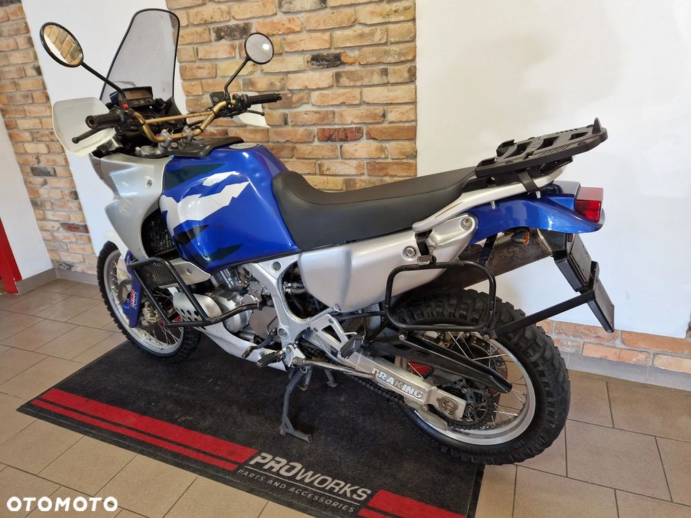 Honda XRV - 24