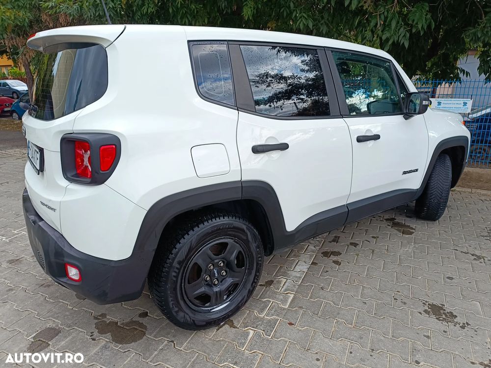 Jeep Renegade 1.6 E-TorQ 4x2 Sport - 9