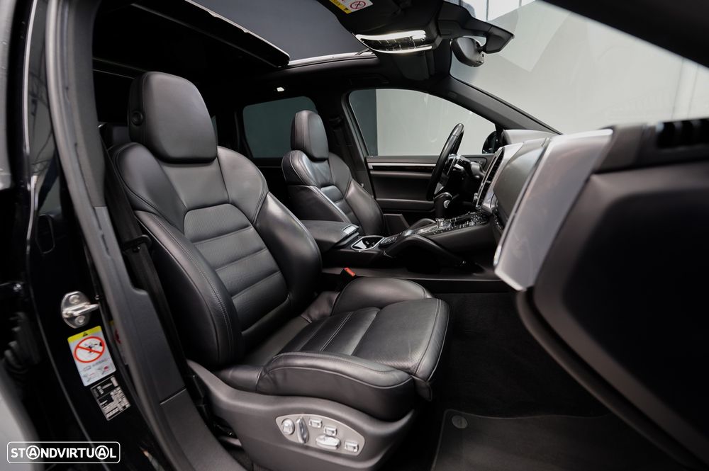 Porsche Cayenne S E-Hybrid - 4