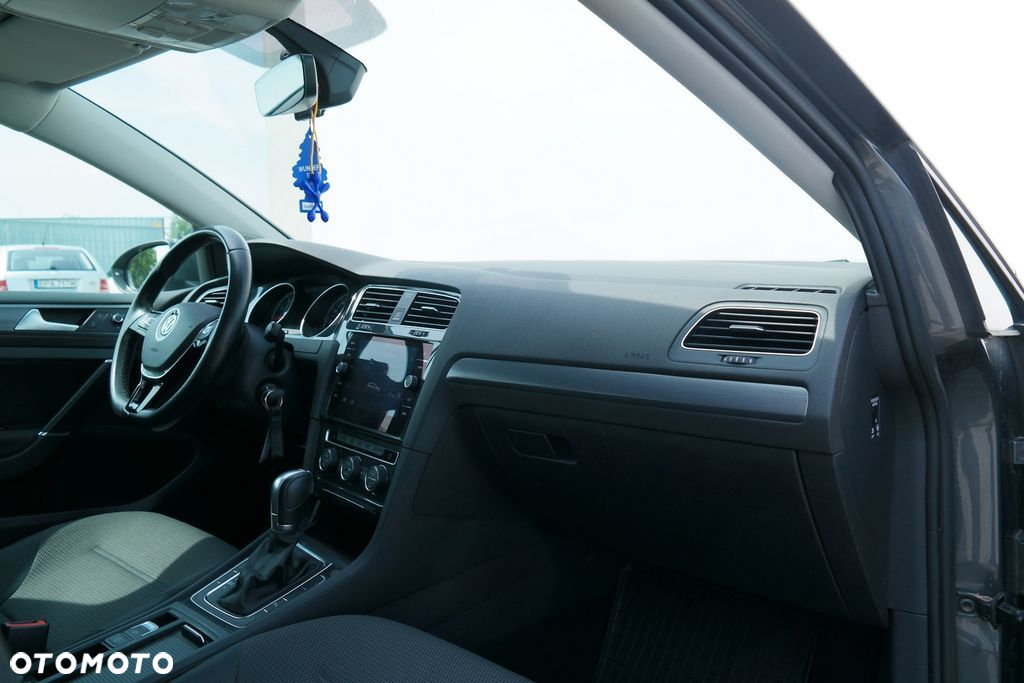 Volkswagen Golf - 8