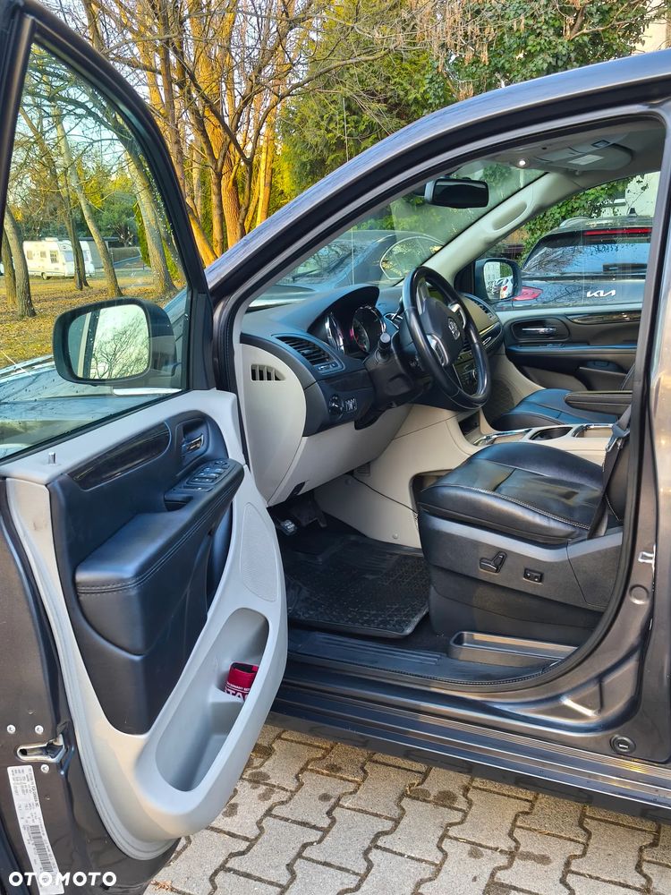 Dodge Grand Caravan - 9