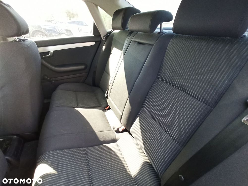 Audi A4 Limousine - 8