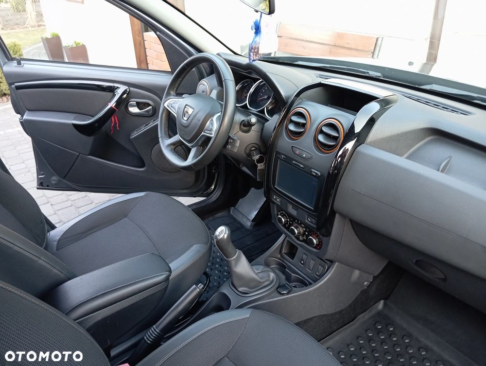 Dacia Duster 1.6 SCe Urban Explorer S&S - 25