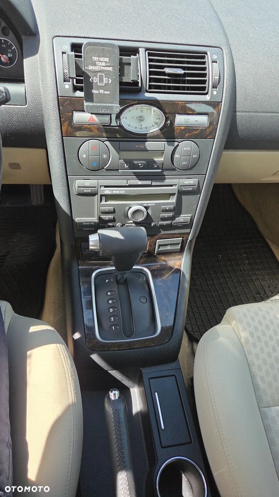 Ford Mondeo 2.0 Ambiente - 12