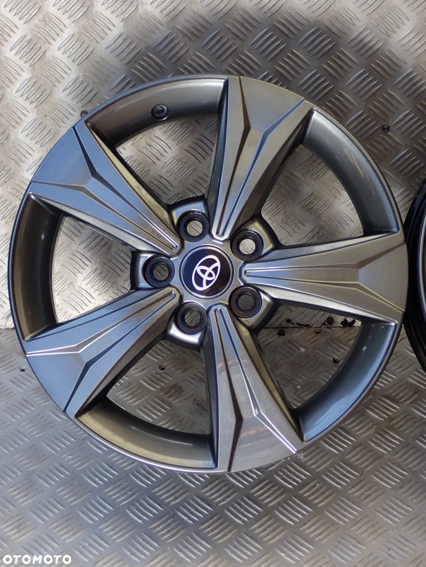 FELGI ALUMINIOWE  TOYOTA C-HR  6,5JX17  ET 45  5X114,3  PW457-10001  2700 ZŁ - 4