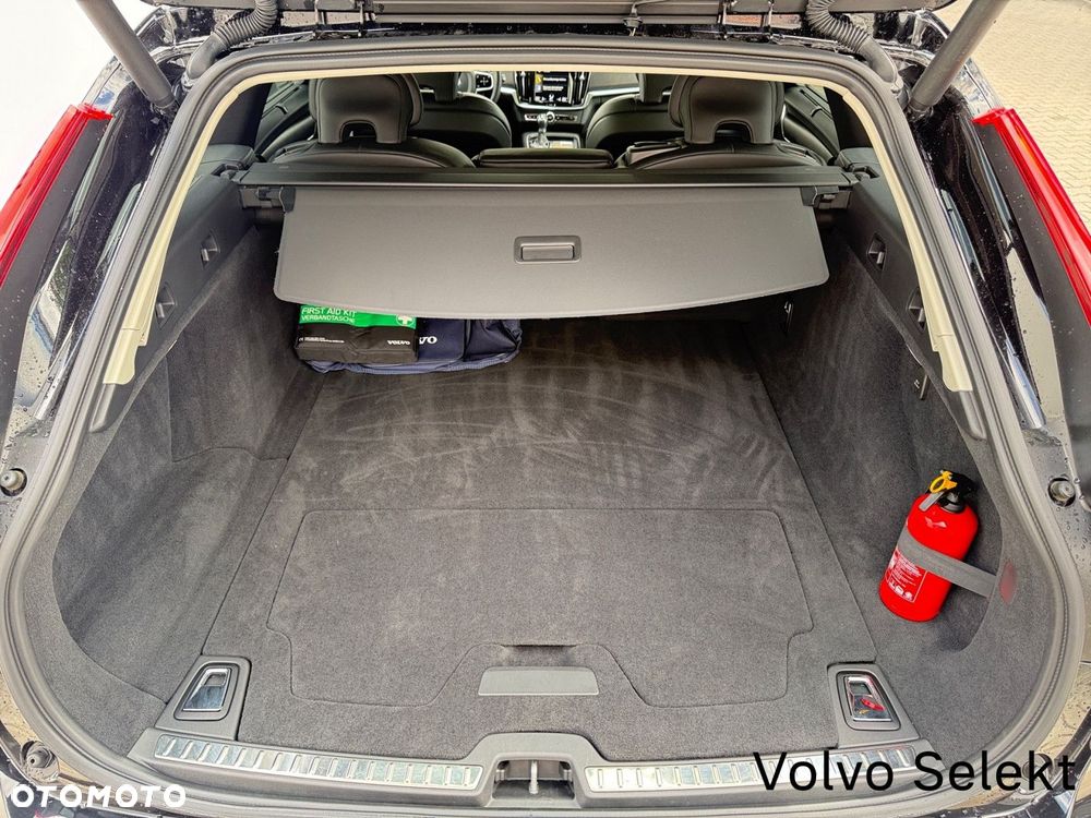 Volvo V90 Cross Country - 30